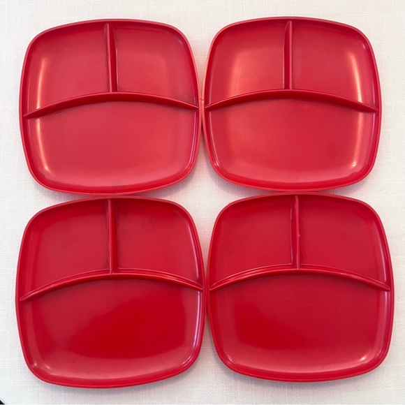 Vintage MCM Plastic Plates and Cups Made in the USA - Picture 4 of 15